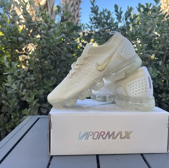 Women Nike air vapormax Flyknit sneakers shoes - Picture 3 of 10